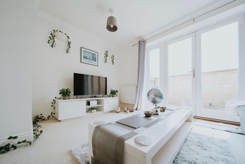 Linen Cottage- Parking, Leds, 4K Tvs, 5G Wifi And More! Bath Luaran gambar